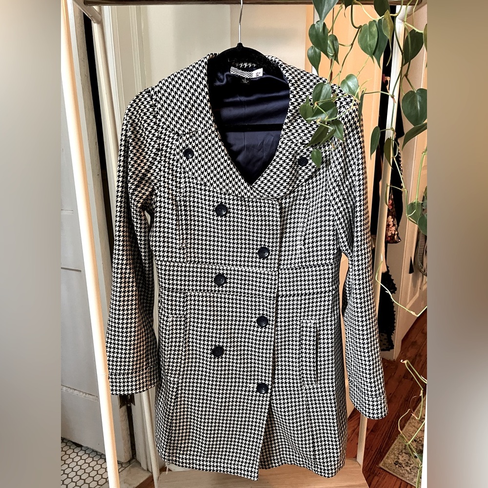 Mid-length Houndstooth Volcom Coat